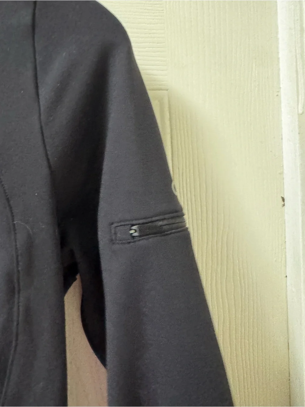 ALO Yoga womens  Black Lightweight Zip-Up Jacket
